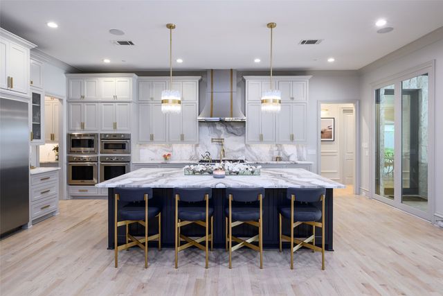 6517 Prestonshire Lane, Dallas, TX 75225