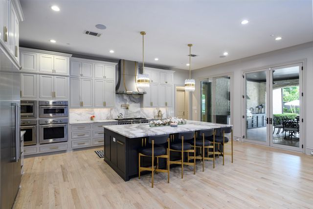 6517 Prestonshire Lane, Dallas, TX 75225
