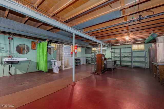 1035 Lois Avenue NW, North Canton, OH 44720