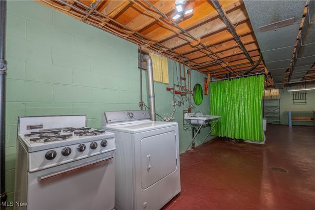 1035 Lois Avenue NW, North Canton, OH 44720