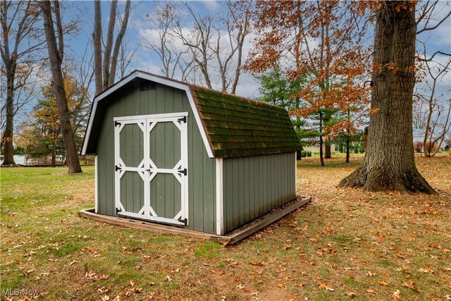 1035 Lois Avenue NW, North Canton, OH 44720