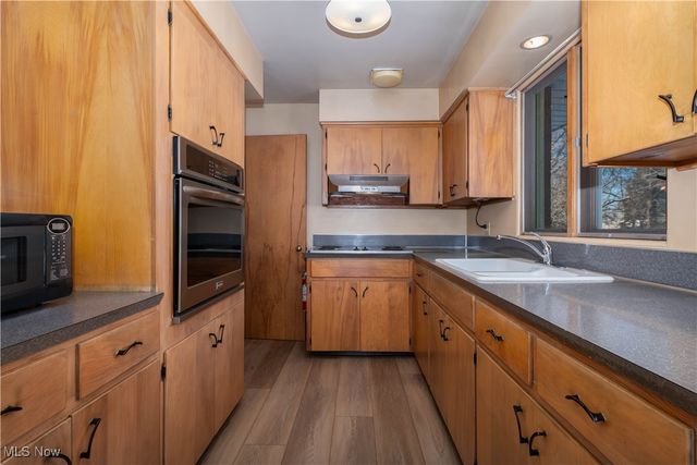 1035 Lois Avenue NW, North Canton, OH 44720