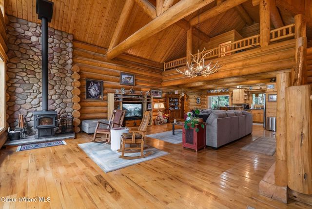 8031 Lakeshore Dr, Sagle, ID 83860