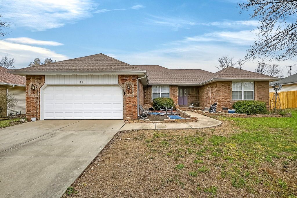 611 W Coventry Street, Nixa, MO 65714