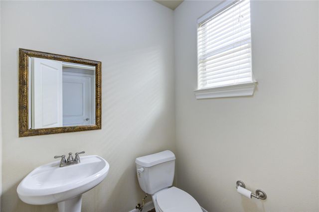 5813 Washington Avenue B, Houston, TX 77007