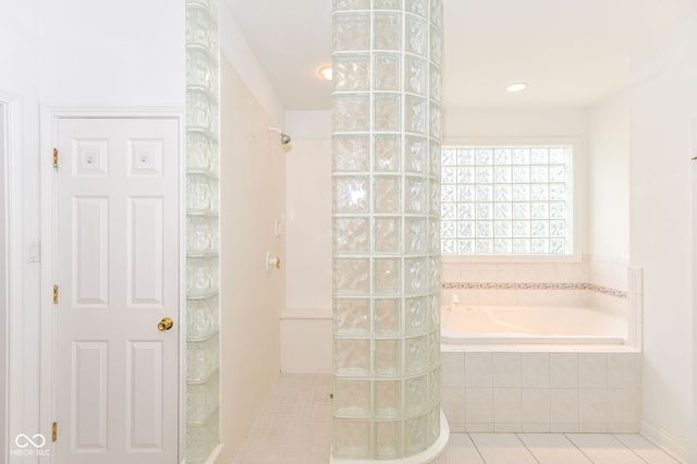 6610 Royal Oakland Drive, Indianapolis, IN 46236