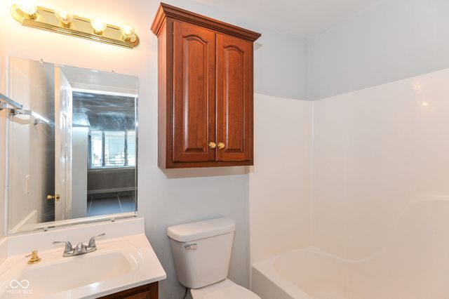 6610 Royal Oakland Drive, Indianapolis, IN 46236