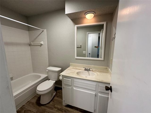 709 Out West Trail, Yukon, OK 73099