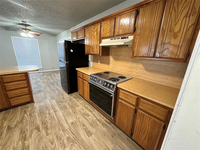 709 Out West Trail, Yukon, OK 73099