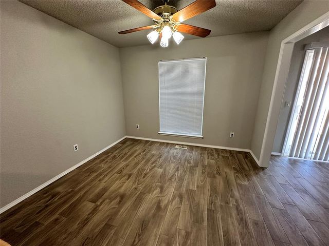 709 Out West Trail, Yukon, OK 73099