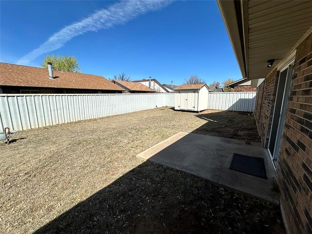 709 Out West Trail, Yukon, OK 73099