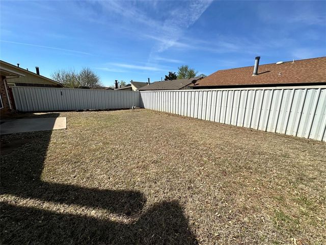 709 Out West Trail, Yukon, OK 73099