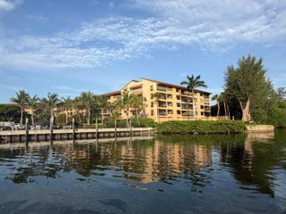 1036 US-1 221, North Palm Beach, FL 33408