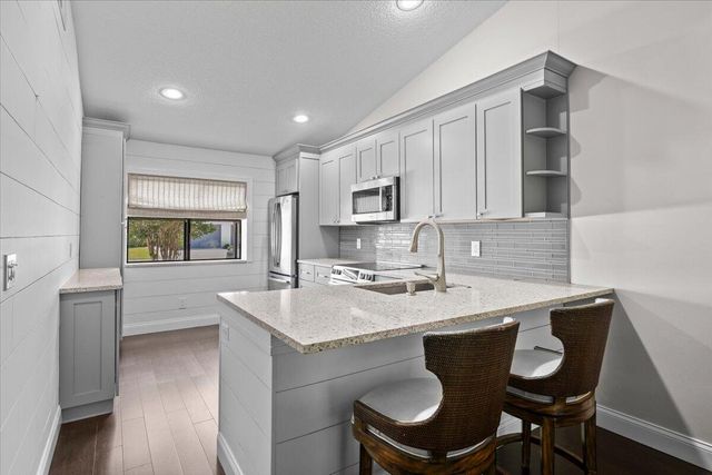 129 Moccasin Trail S, Jupiter, FL 33458