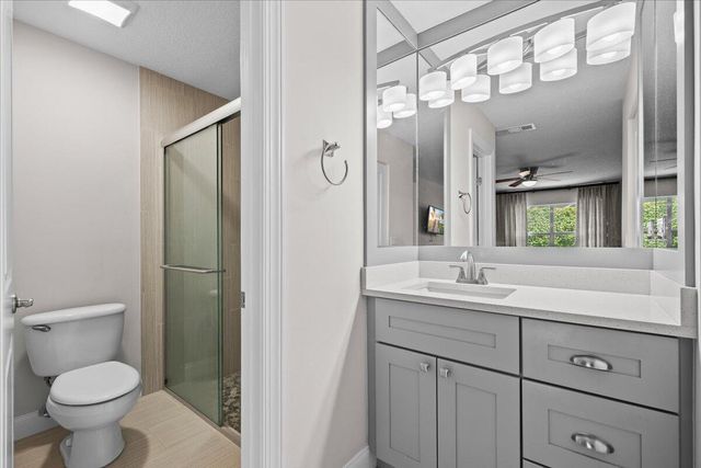129 Moccasin Trail S, Jupiter, FL 33458