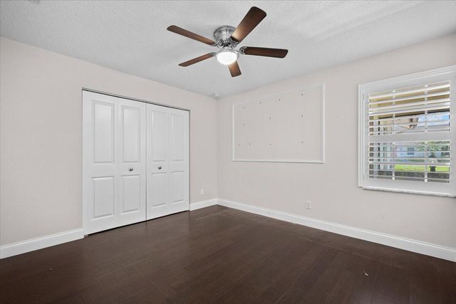 129 Moccasin Trail S, Jupiter, FL 33458