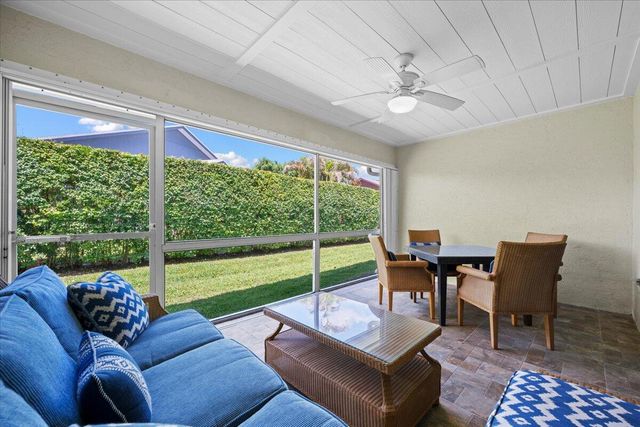 129 Moccasin Trail S, Jupiter, FL 33458