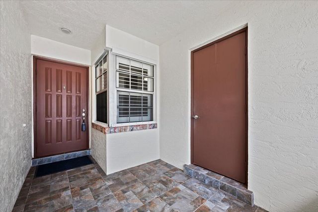 129 Moccasin Trail S, Jupiter, FL 33458