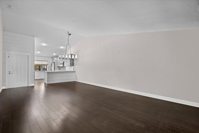 129 Moccasin Trail S, Jupiter, FL 33458