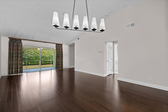 129 Moccasin Trail S, Jupiter, FL 33458