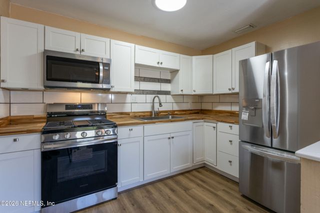 6853 LONDON BRIDGE Lane, Jacksonville, FL 32210