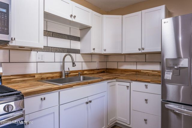 6853 LONDON BRIDGE Lane, Jacksonville, FL 32210