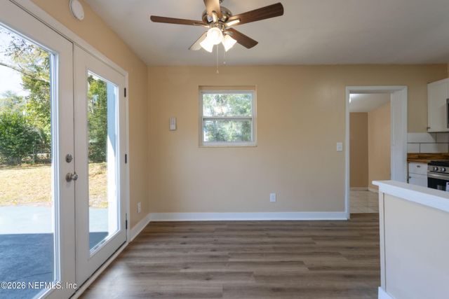 6853 LONDON BRIDGE Lane, Jacksonville, FL 32210