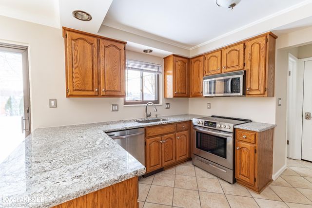 11048 Ranch Home Court, Shelby Twp, MI 48317