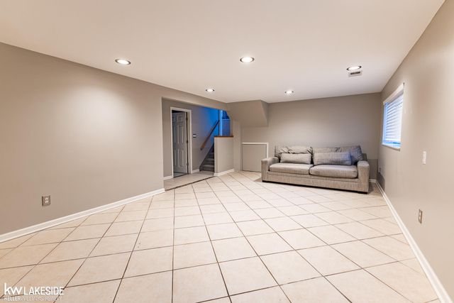 11048 Ranch Home Court, Shelby Twp, MI 48317