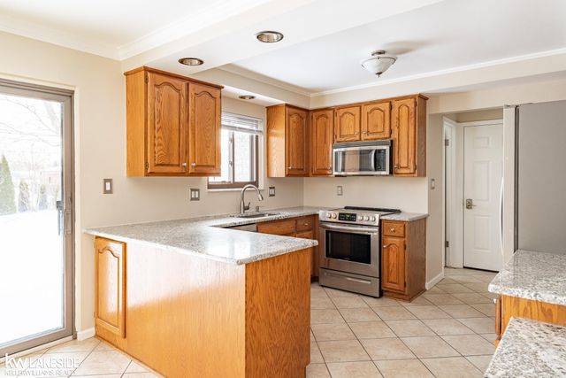 11048 Ranch Home Court, Shelby Twp, MI 48317