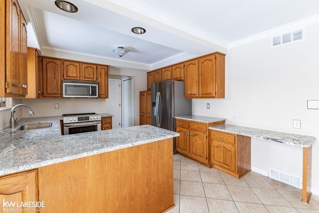 11048 Ranch Home Court, Shelby Twp, MI 48317