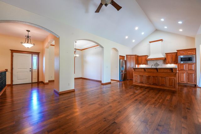 1910 N Jason Dr, El Dorado, KS 67042