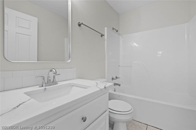 2728 Elfen Glen, Van Buren, AR 72956