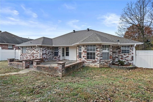 2728 Elfen Glen, Van Buren, AR 72956