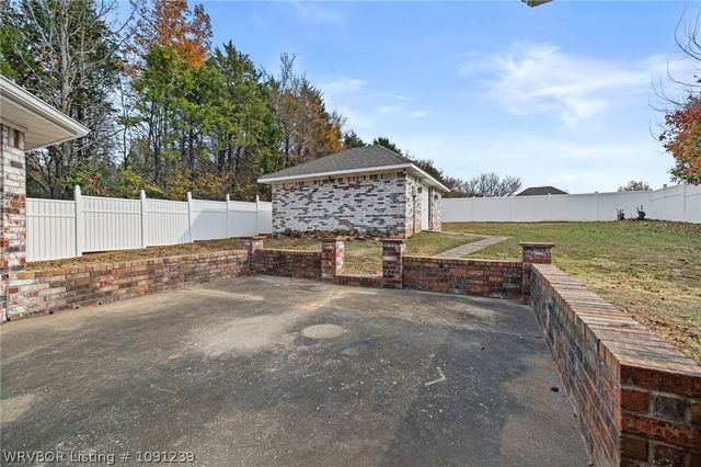 2728 Elfen Glen, Van Buren, AR 72956