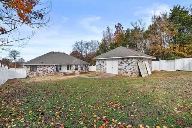 2728 Elfen Glen, Van Buren, AR 72956