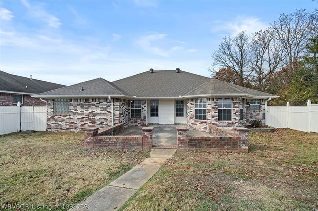 2728 Elfen Glen, Van Buren, AR 72956