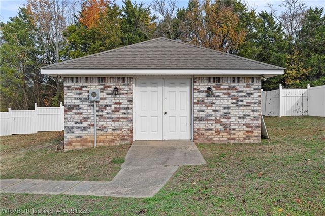 2728 Elfen Glen, Van Buren, AR 72956
