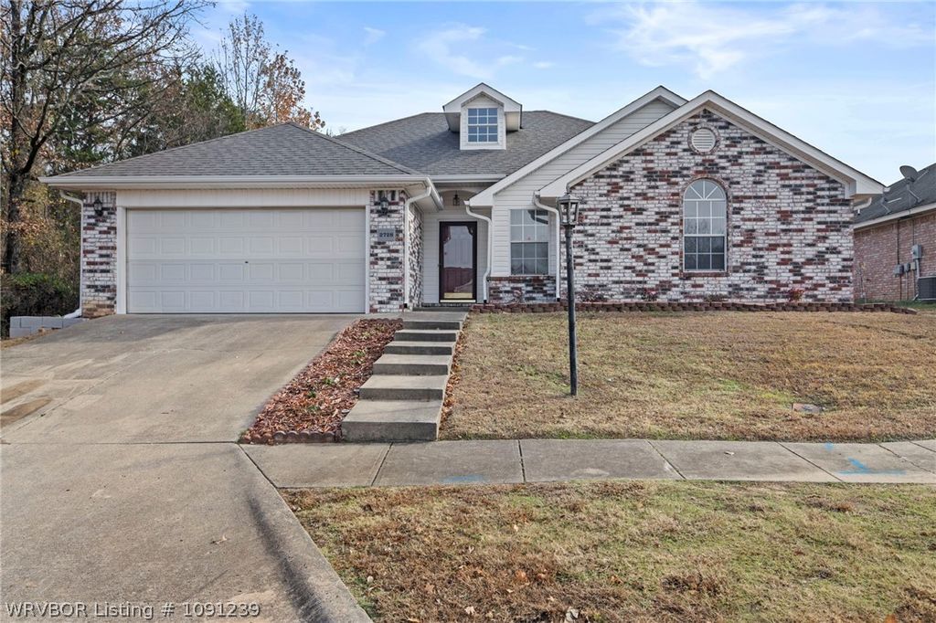 2728 Elfen Glen, Van Buren, AR 72956