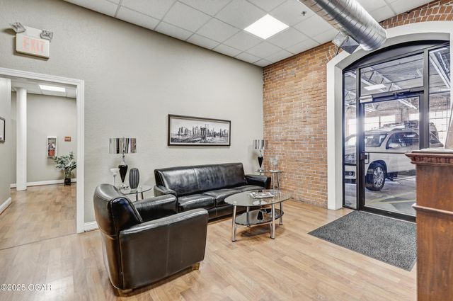 214 E 4th Street, 402, Joplin, MO 64801