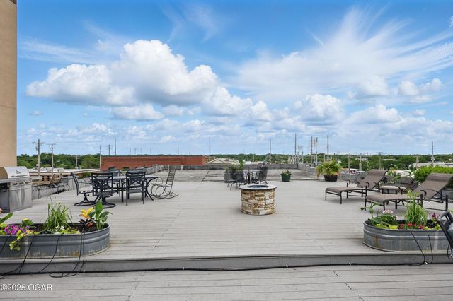 214 E 4th Street, 402, Joplin, MO 64801