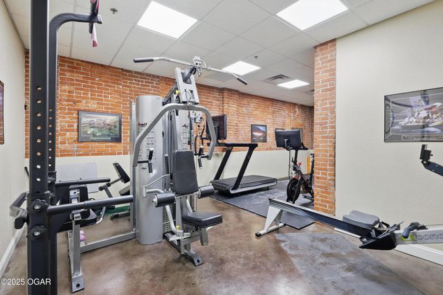 214 E 4th Street, 402, Joplin, MO 64801