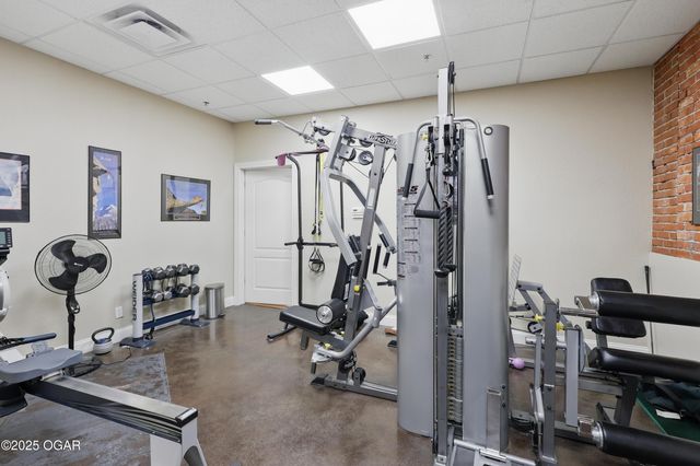 214 E 4th Street, 402, Joplin, MO 64801