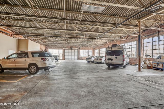 214 E 4th Street, 402, Joplin, MO 64801