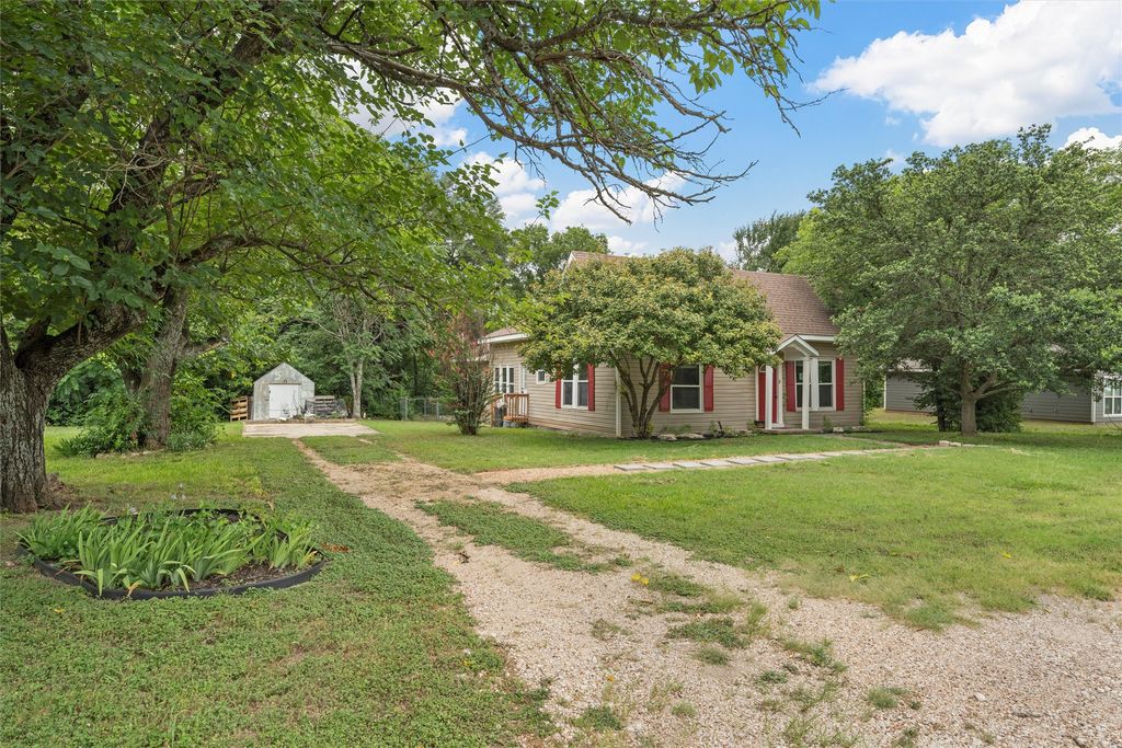 504 6TH Street, Valley Mills, TX 76689