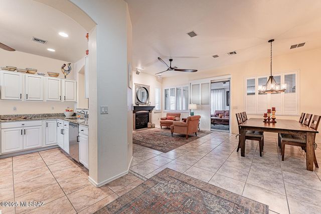 963 W Union Bell Drive, Green Valley, AZ 85614