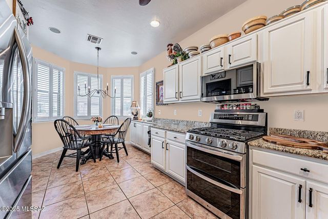 963 W Union Bell Drive, Green Valley, AZ 85614