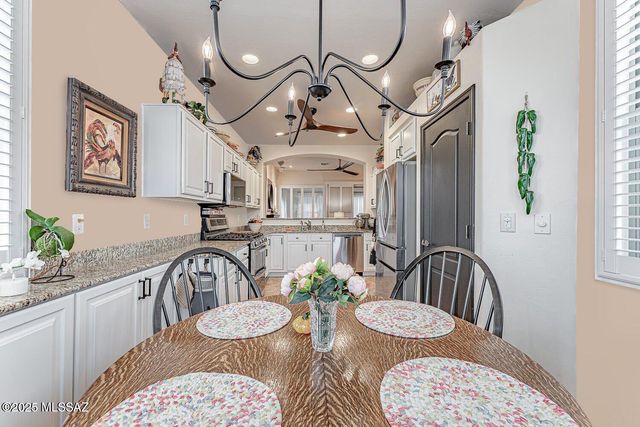 963 W Union Bell Drive, Green Valley, AZ 85614