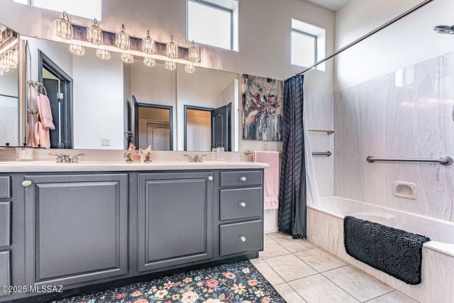 963 W Union Bell Drive, Green Valley, AZ 85614