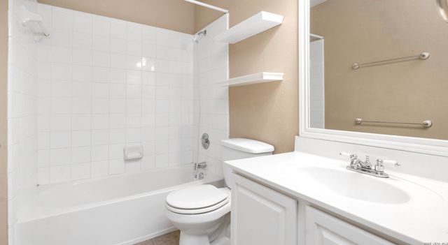 11223 JADESTONE BLVD, San Antonio, TX 78249